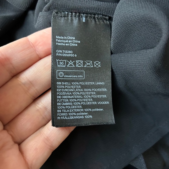 H&M Black and Red Floral Pleated Midi Skirt US 12 - Picture 3 of 4